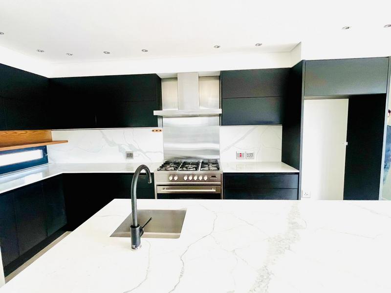 4 Bedroom Property for Sale in Constantia Western Cape